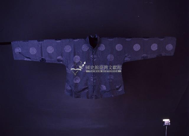 臺灣漢人族群男性黑色提花對襟衫藏品圖，第1張