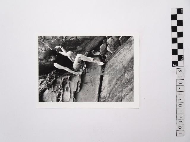 黃則修攝女藝人鄭慶寧藏品圖，第1張