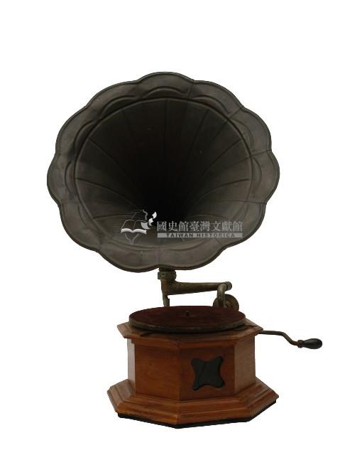 喇叭花外型之留聲機藏品圖，第1張