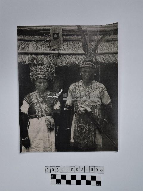 黃則修攝原住民男女合影照藏品圖，第1張