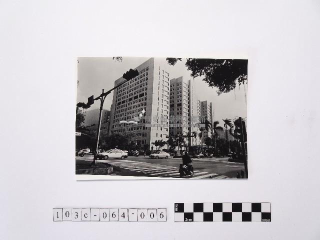 黃則修攝街口大樓1藏品圖，第1張