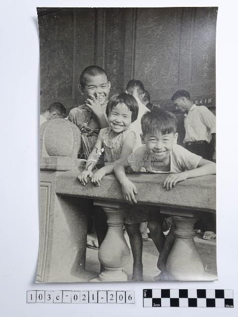 黃則修攝孩童藏品圖，第1張