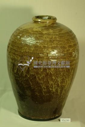 水波狀棕褐釉拍打印紋窄口豐肩式陶甕藏品圖，第1張