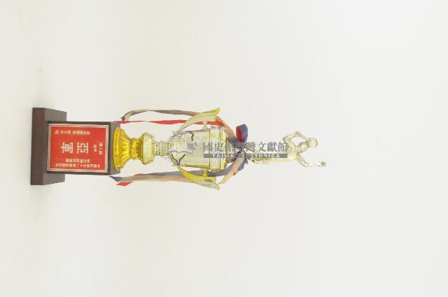 中華民國七十一年度全國壯年軟式網球錦標賽個人賽甲組亞軍獎座藏品圖，第1張