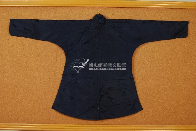 黑色花草繡樣長袖上衣藏品圖，第1張
