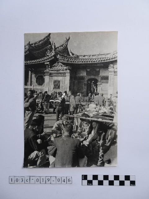 黃則修攝廟前的攤販藏品圖，第1張