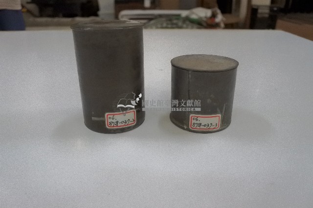 金屬製圓筒型袋蓋藥盒藏品圖，第1張