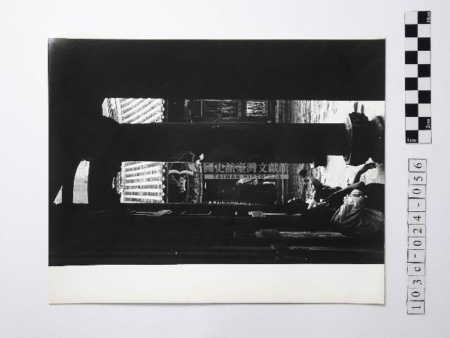 黃則修攝男子合影照藏品圖，第1張