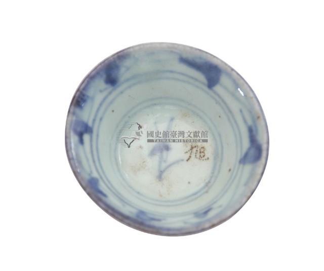 青花寫意纏枝花卉紋茶杯藏品圖，第1張