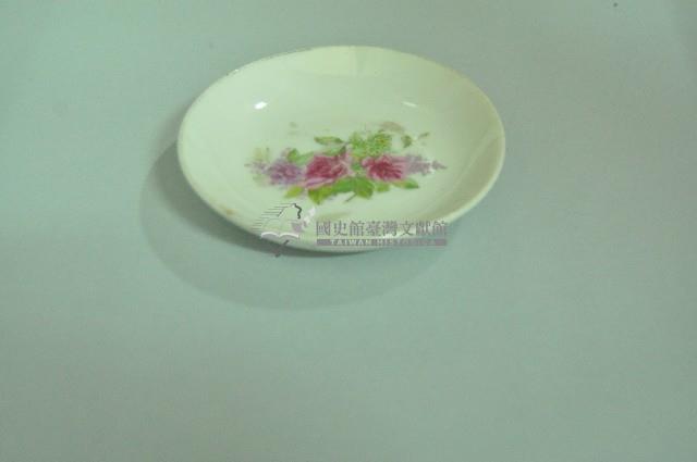 白地印花彩繪折枝玫瑰紋瓷碟藏品圖，第1張