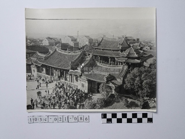 黃則修攝俯瞰龍山寺藏品圖，第1張