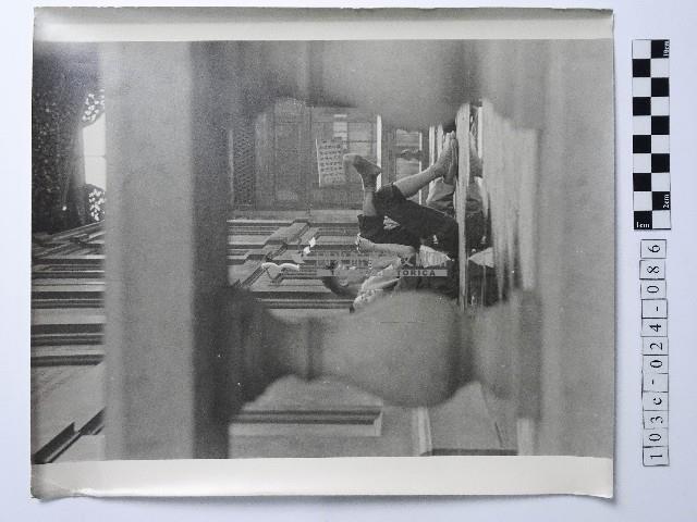 黃則修攝男子合影照片藏品圖，第1張