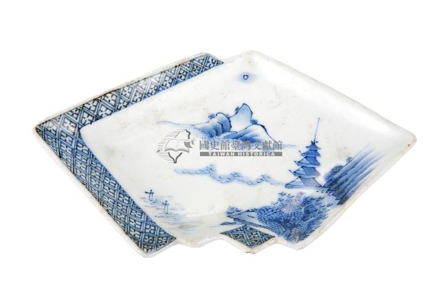 青花山水樓閣襷紋雙結型皿藏品圖，第1張