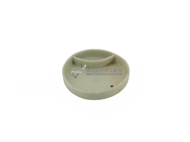 陶瓷製灰褐色圓盤狀菸灰缸藏品圖，第1張