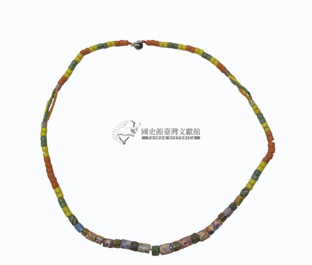 排灣族多彩琉璃珠項鍊藏品圖，第1張