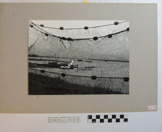 淡水河一號水內外停憩的漁船藏品圖，第1張