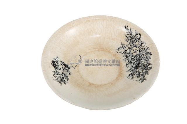 黑彩印花花草紋白地瓷盤藏品圖，第1張