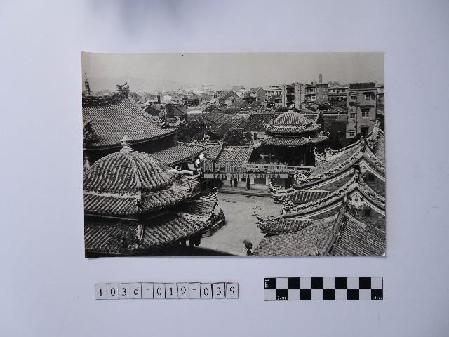 黃則修攝由屋頂俯瞰地面的照片藏品圖，第1張