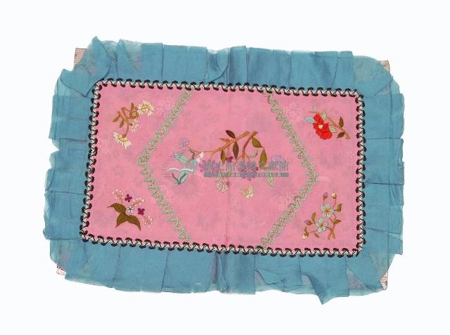 粉紅色花卉繡樣枕頭套藏品圖，第1張