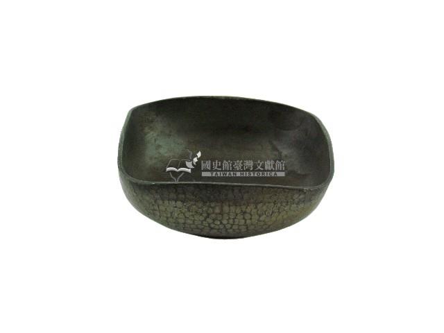 香園閣四委角口淺腹銀碗藏品圖，第1張