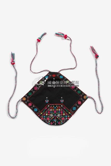 卑南族女子胸兜藏品圖，第1張