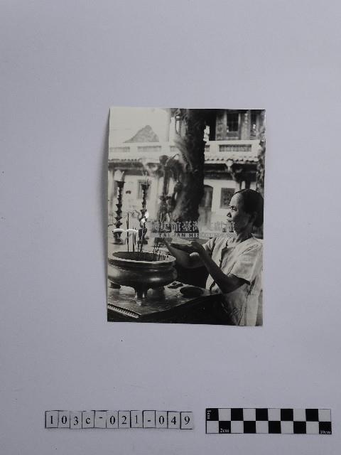 黃則修攝女子藏品圖，第1張