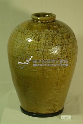 万字印款褐綠釉拍打印紋窄口豐肩式陶甕藏品圖，第1張