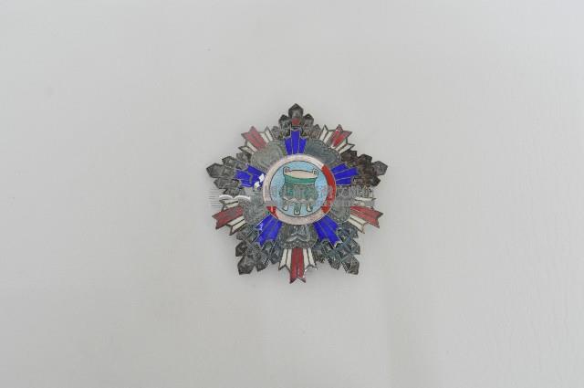 三等寶鼎勳章藏品圖，第1張