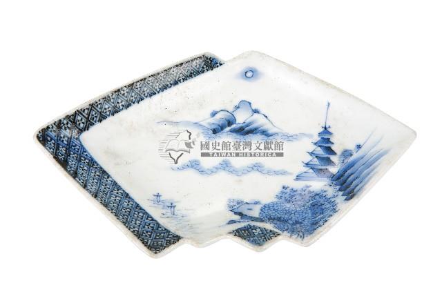 青花山水樓閣襷紋雙結型皿藏品圖，第1張