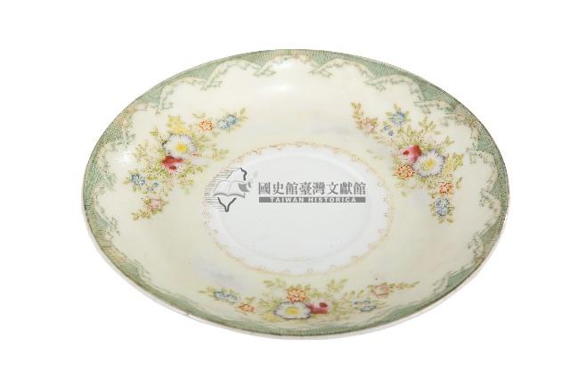 淡黃色邊印花彩繪三花卉紋瓷盤藏品圖，第1張