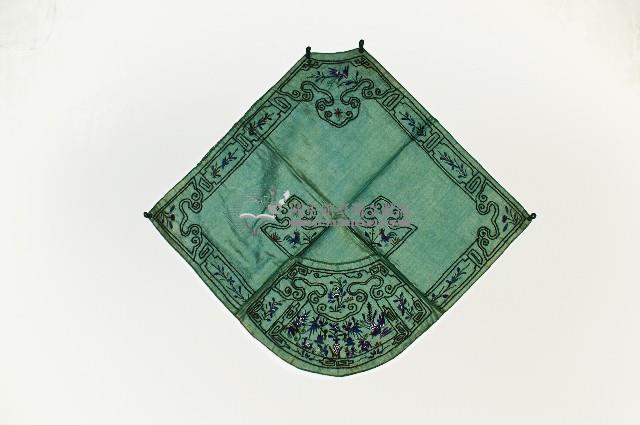 綠色吉祥繡樣肚兜藏品圖，第1張