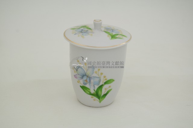 金邊帶蓋彩繪折枝花卉紋直筒瓷杯藏品圖，第1張