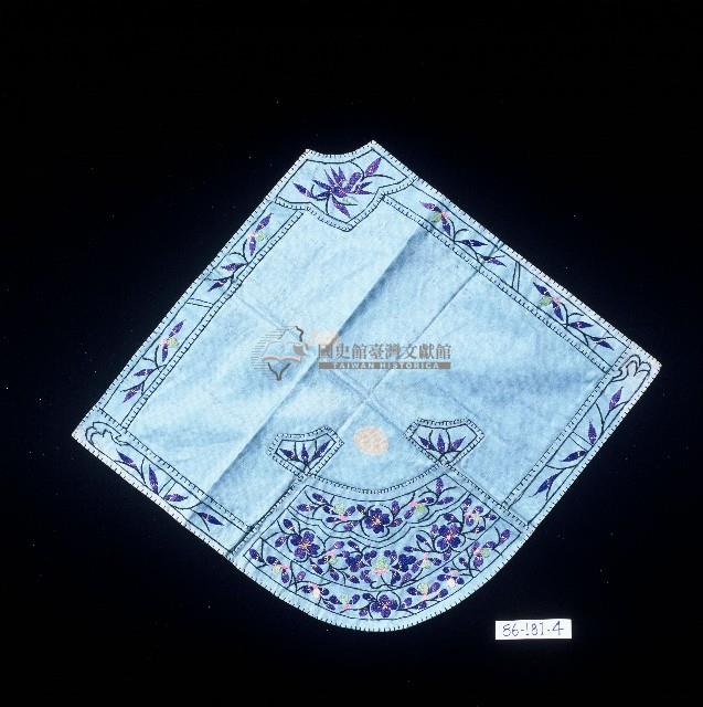 藍色花草刺繡肚兜藏品圖，第1張