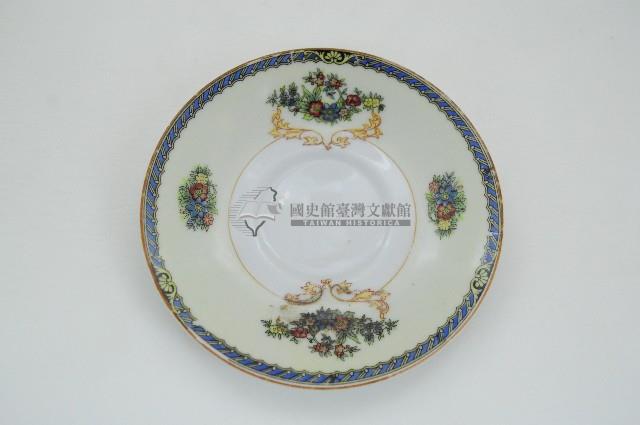 醬口五彩貼花折枝花卉紋咖啡碟藏品圖，第1張