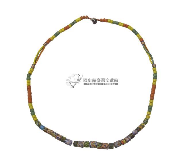 排灣族多彩琉璃珠項鍊藏品圖，第1張