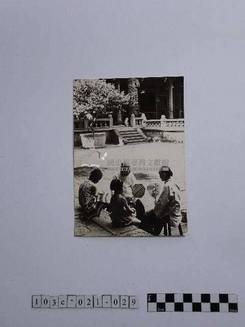 黃則修攝婦人與女童藏品圖，第1張