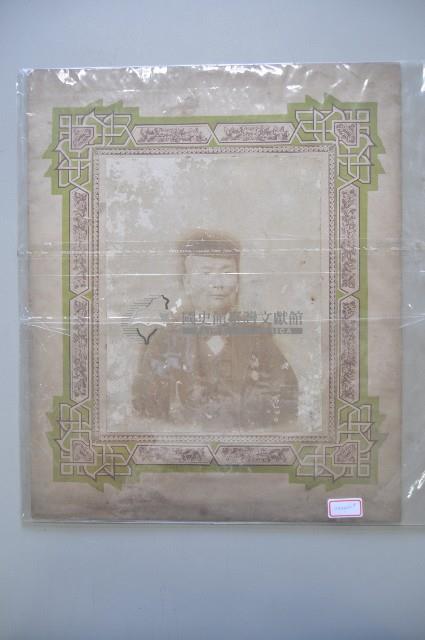 加框人物肖像黑白寫真藏品圖，第1張