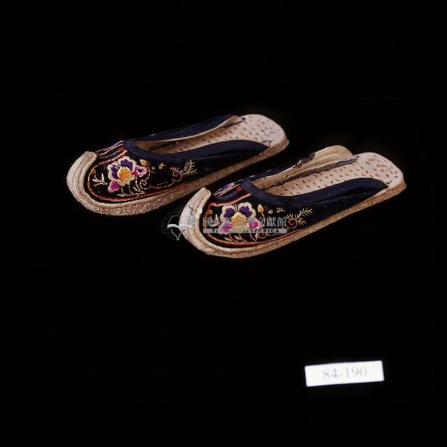 臺灣客家女子翹鞋藏品圖，第1張