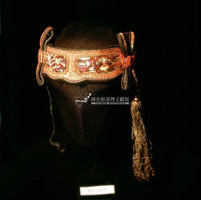 喜鵲刺繡童帽藏品圖，第1張