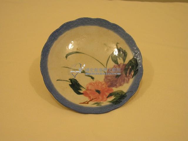 彩繪沒骨菊花卉紋藍口印花葵花口盤藏品圖，第1張