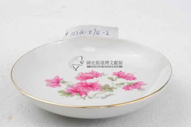 金口五彩折枝花卉紋瓷碟藏品圖，第1張