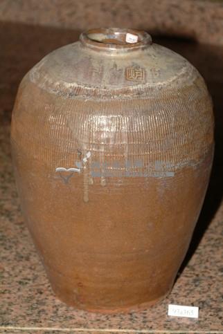 炉字印款米褐釉拍打印紋窄口豐肩式陶甕藏品圖，第1張