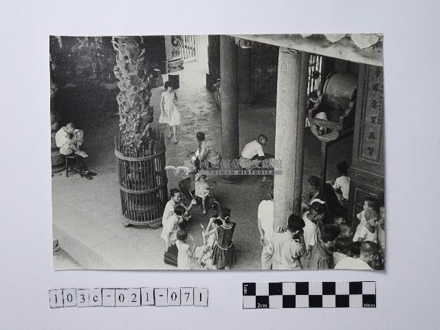 黃則修攝人群藏品圖，第1張