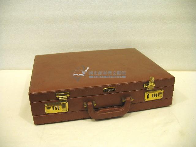 GOODMAN牌長方形密碼鎖式皮箱藏品圖，第1張