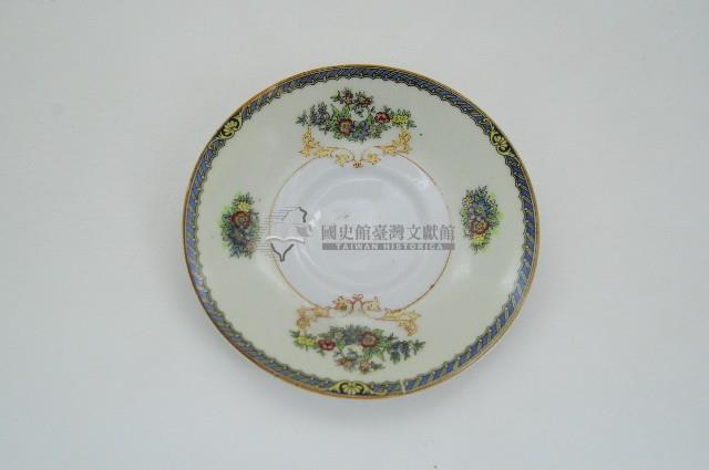 醬口五彩貼花折枝花卉紋咖啡碟藏品圖，第1張