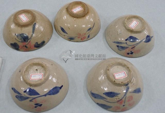 簡筆青花彩繪折枝花卉紋碗（5）藏品圖，第1張