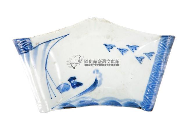 青花舟艇人物飛鳥紋五角變形皿藏品圖，第1張
