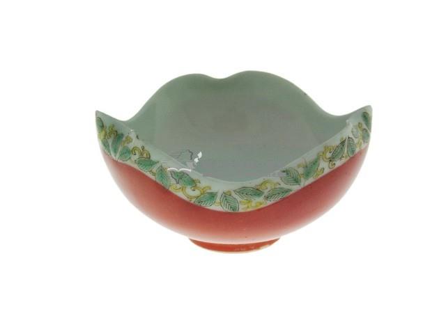 紅地五彩卷草紋花口碗（多組）藏品圖，第1張