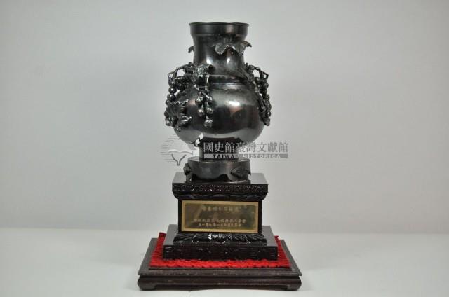 中華日報獎盃藏品圖，第1張