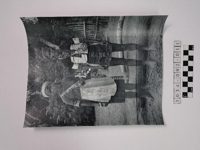 黃則修攝原住民男女合影照藏品圖，第1張